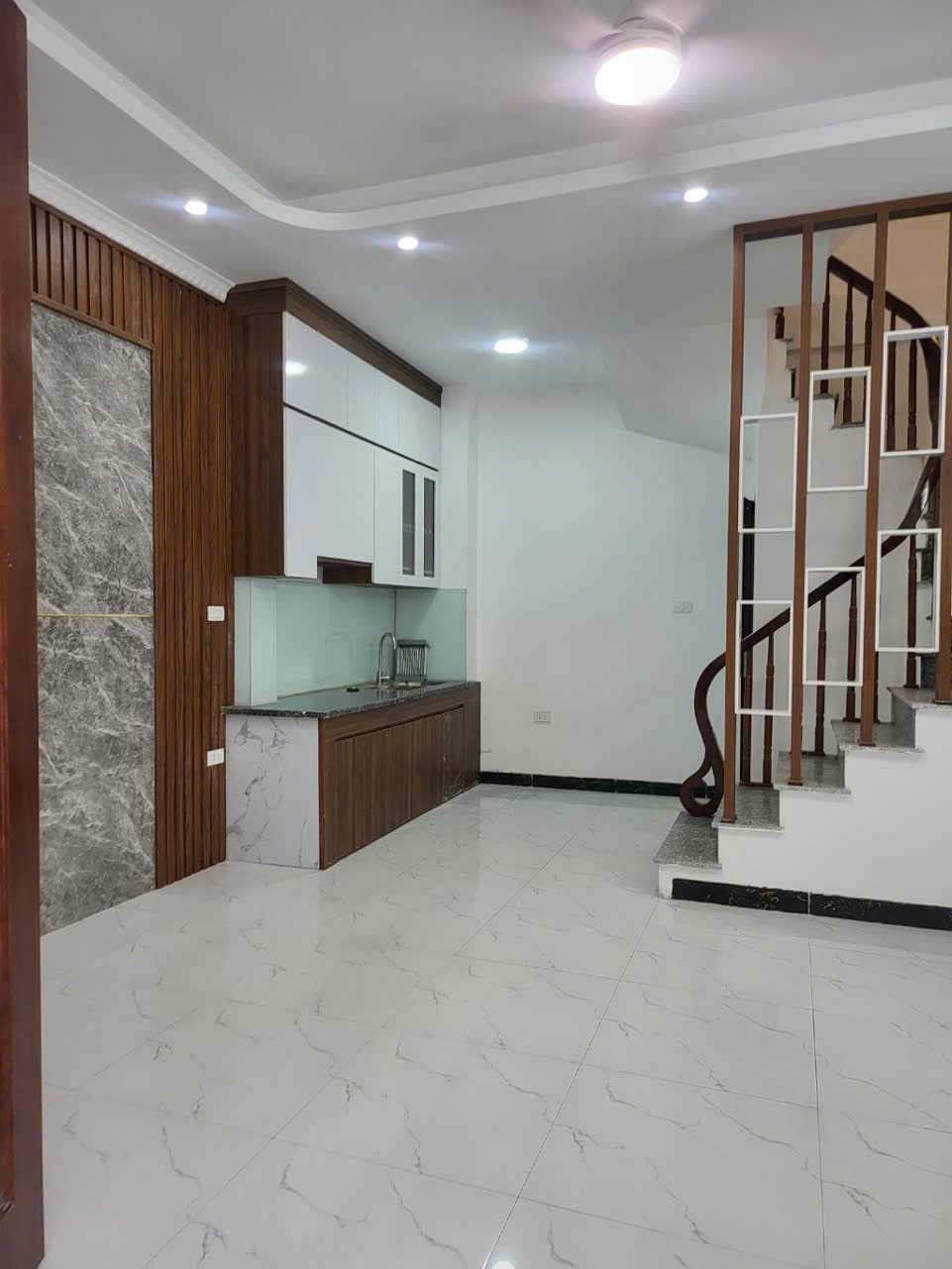 BÁN NHÀ GIA LÂM_NHÀ XÂY 5 TẦNG_MẶT TIỀN RỘNG 6 MÉT